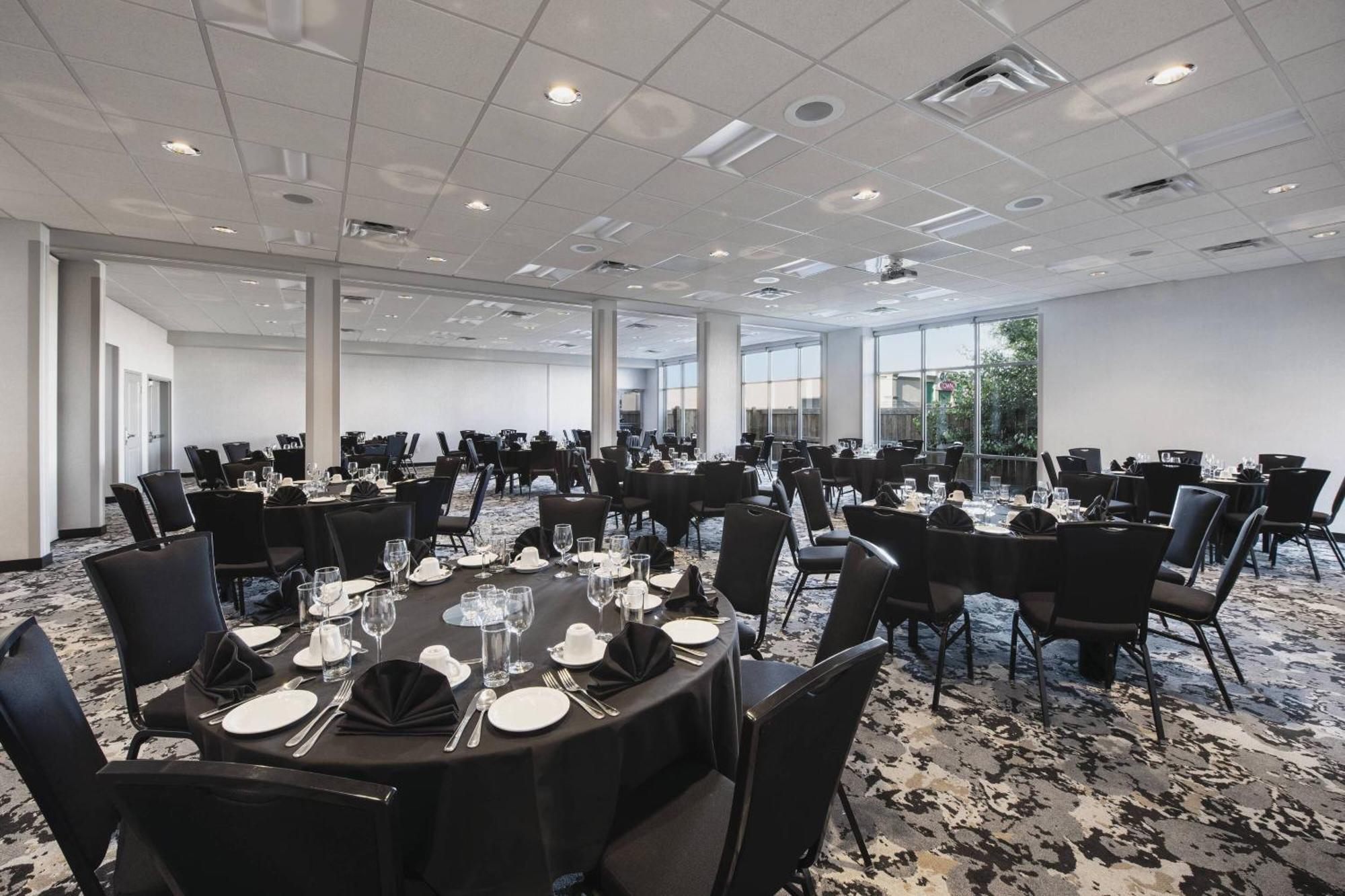 Fairfield Inn & Suites By Marriott Winnipeg Exterior photo