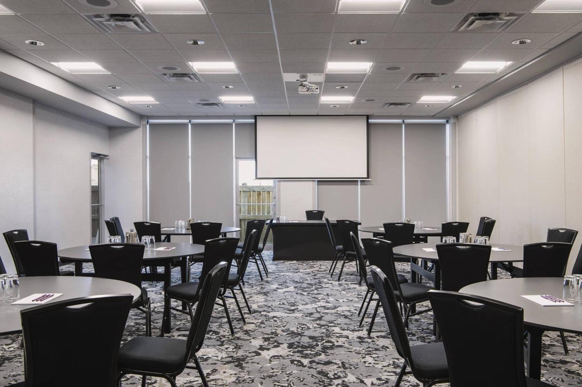 Fairfield Inn & Suites By Marriott Winnipeg Exterior photo